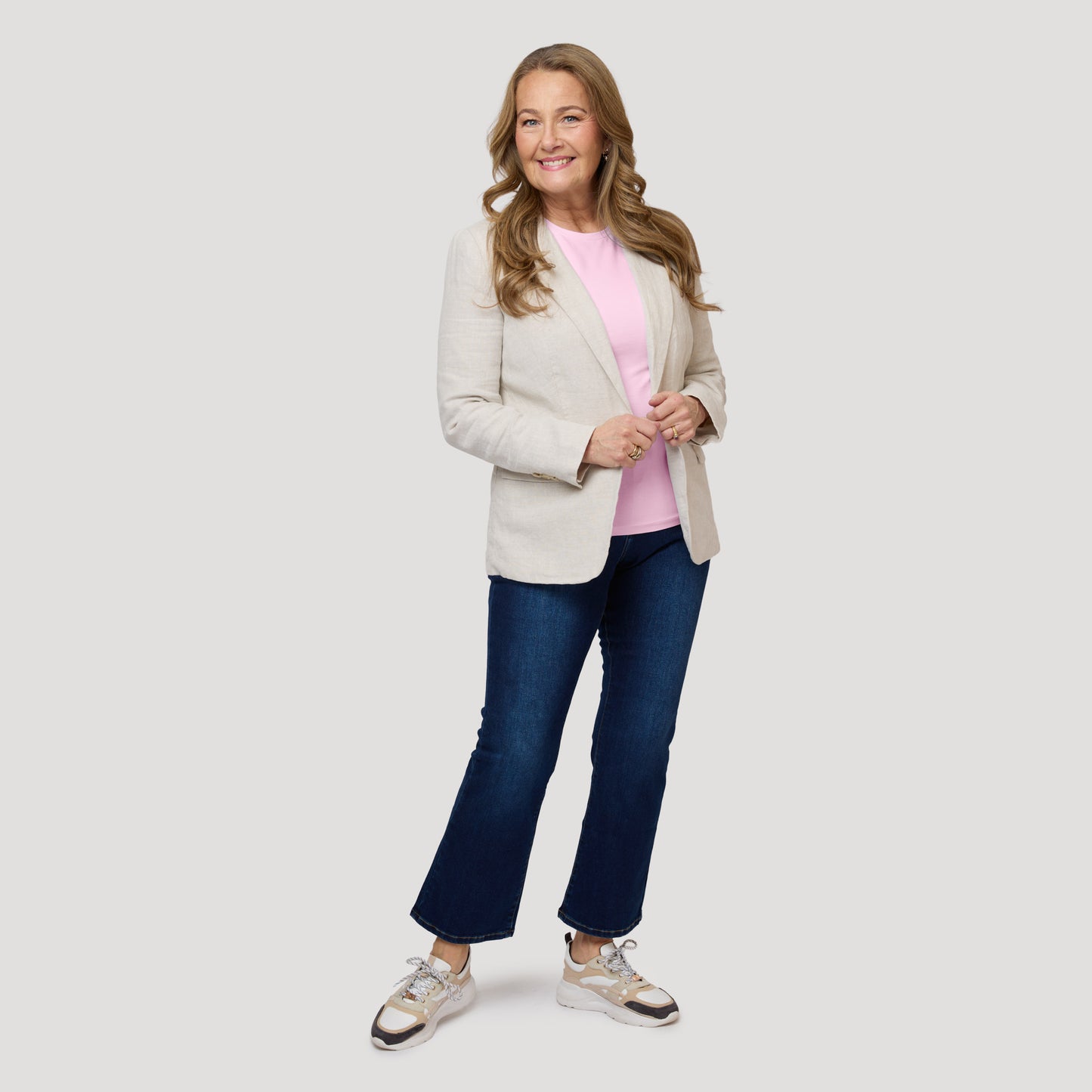 Rosa topp till beige linnekavaj och jeans