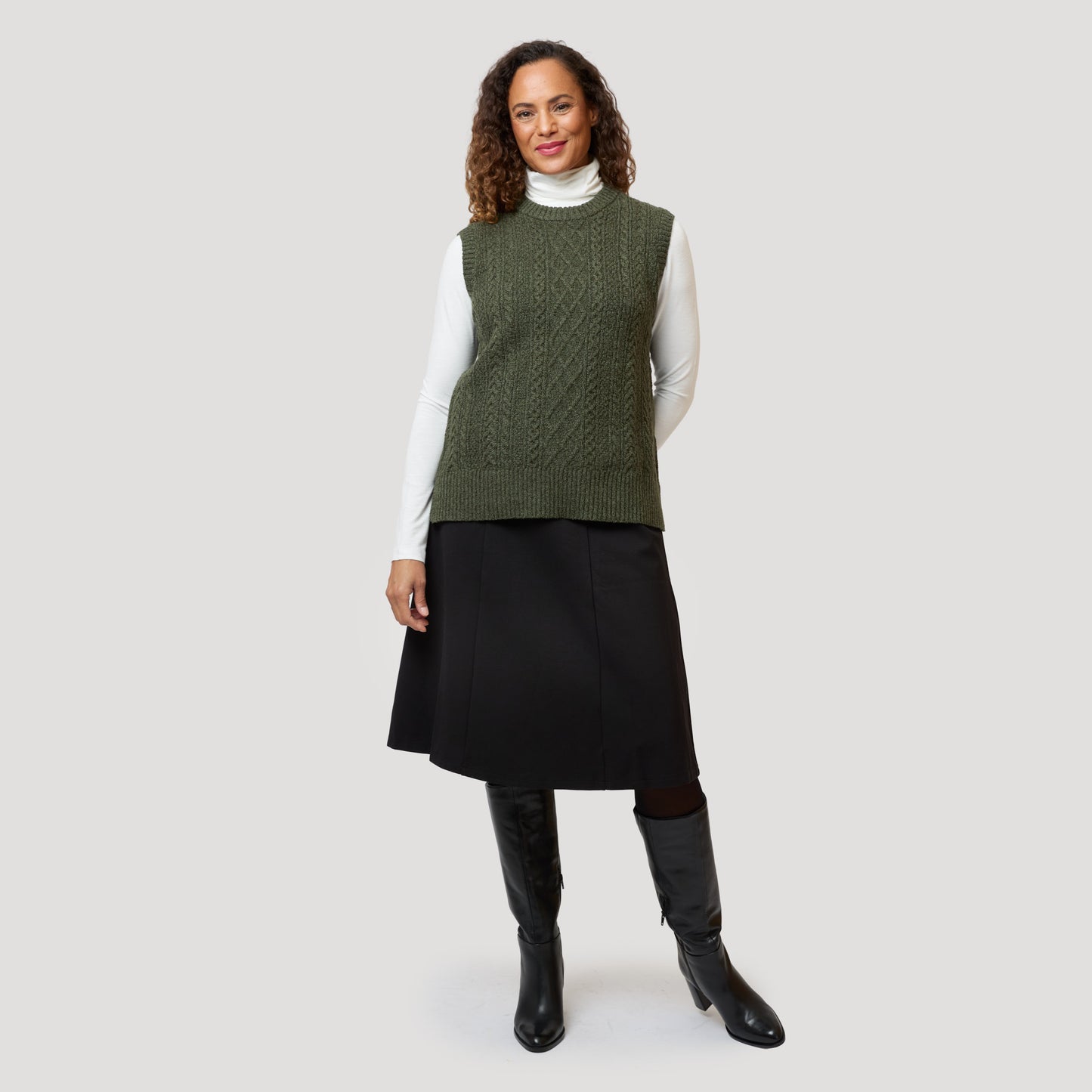 Kabelstickad väst över offwhite polo