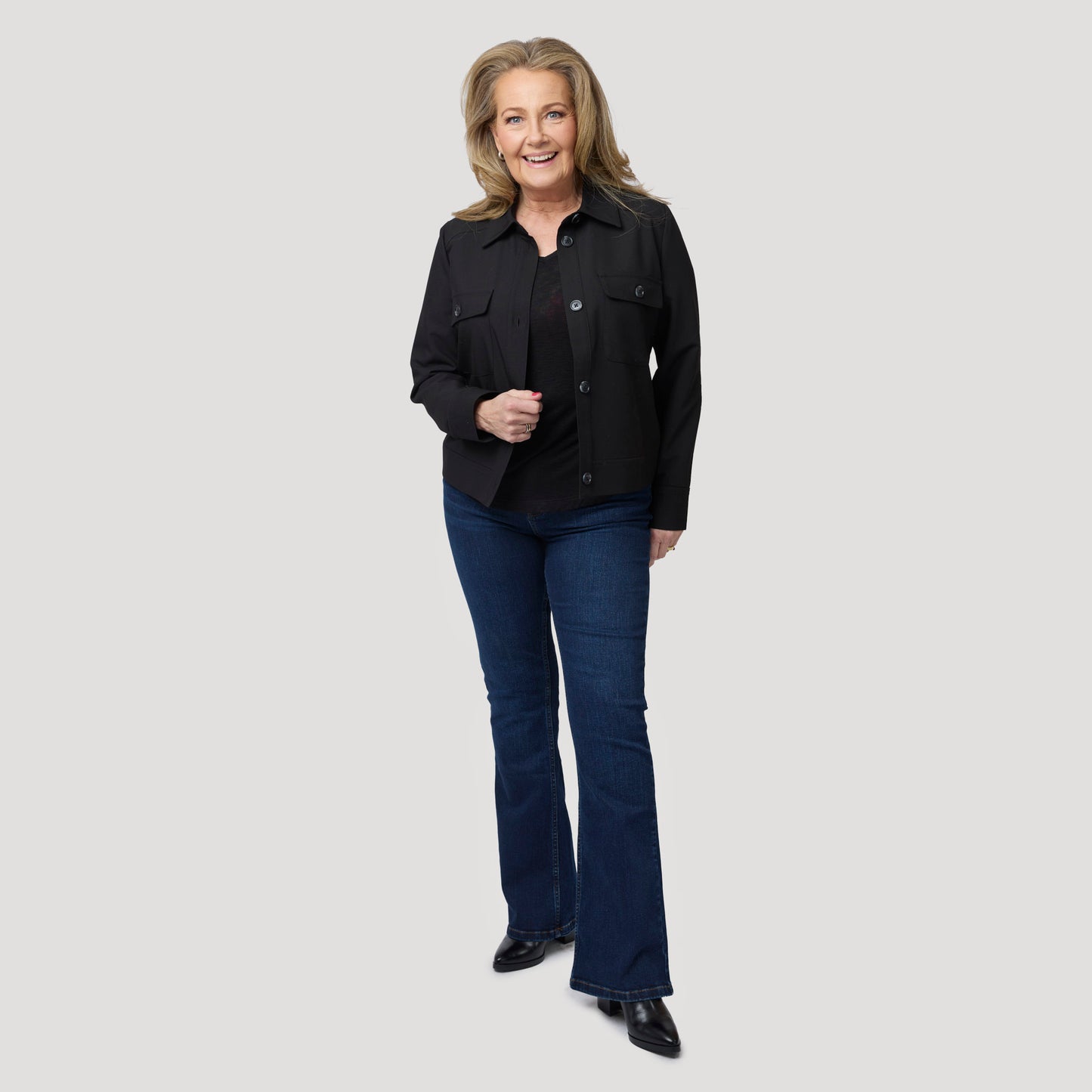 Svart på svart till mörka jeans