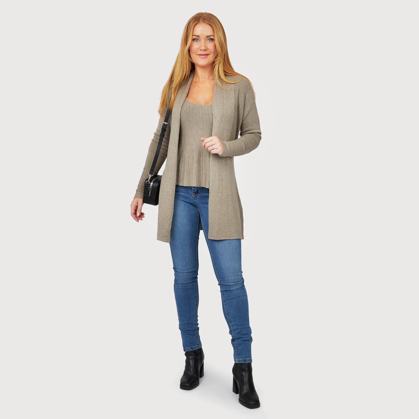 Stickat ton-i-ton till jeansen