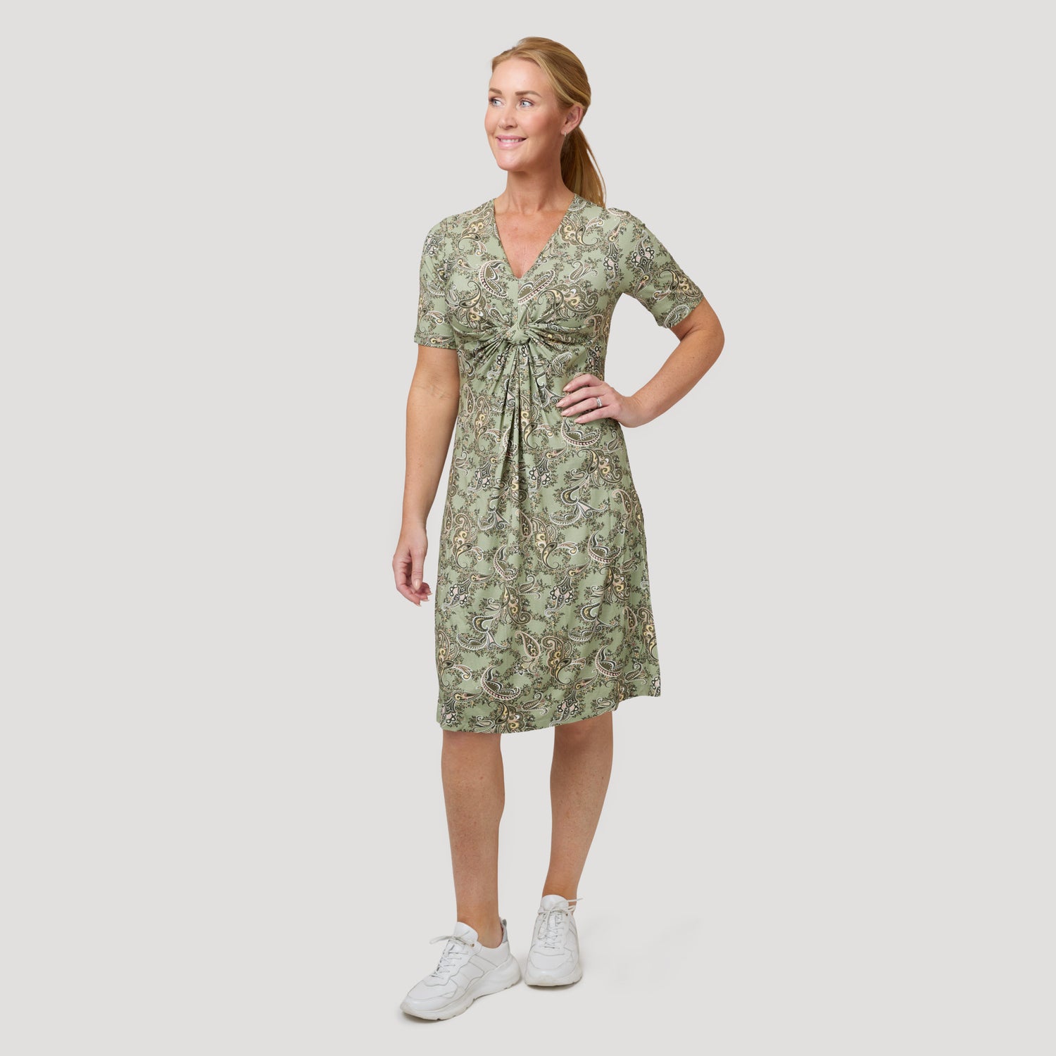 Neulottu mekko