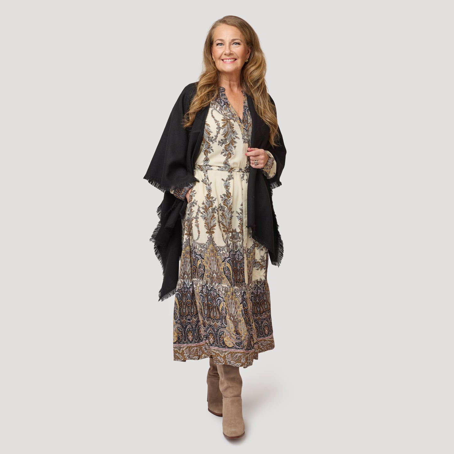 Klänning i paisley med öppen poncho