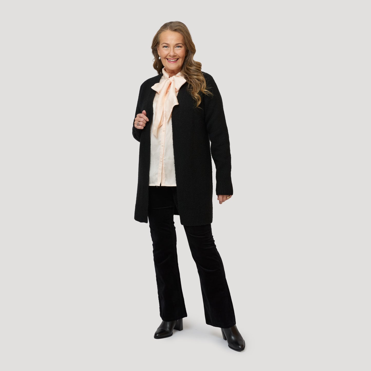 Svart till champangefärgad knytblus