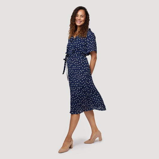 Ihana pilkullinen mekko röyhelöllä