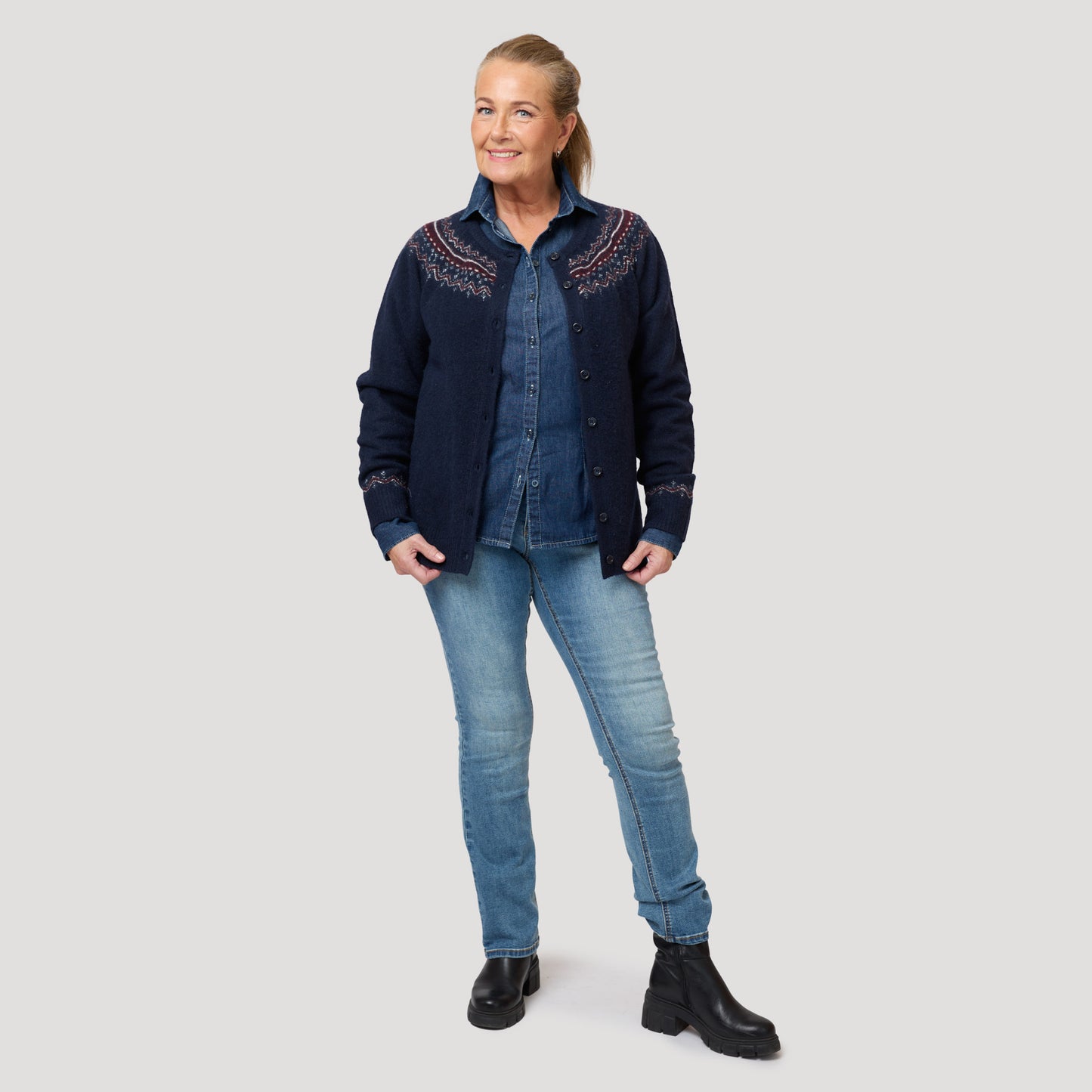 Cardigan med vackert mönster till jeans